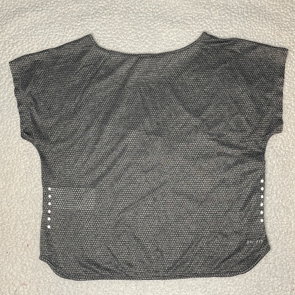 Nike Women’s Top. SZ: Small - Picture 3 of 6